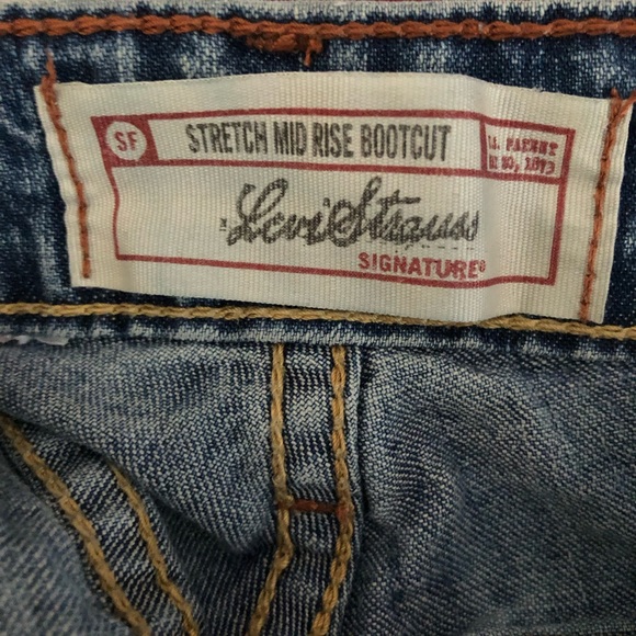 Levi’s Straus Stretch Mid Rise Boot Cut Jeans - Picture 4 of 5